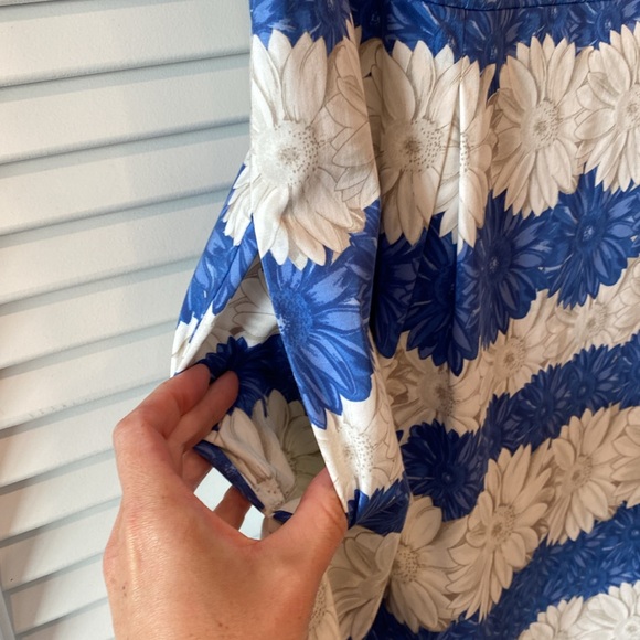 Talbots Sleeveless Dress Size 12 Blue/White Sunflower Pattern - Picture 3 of 7